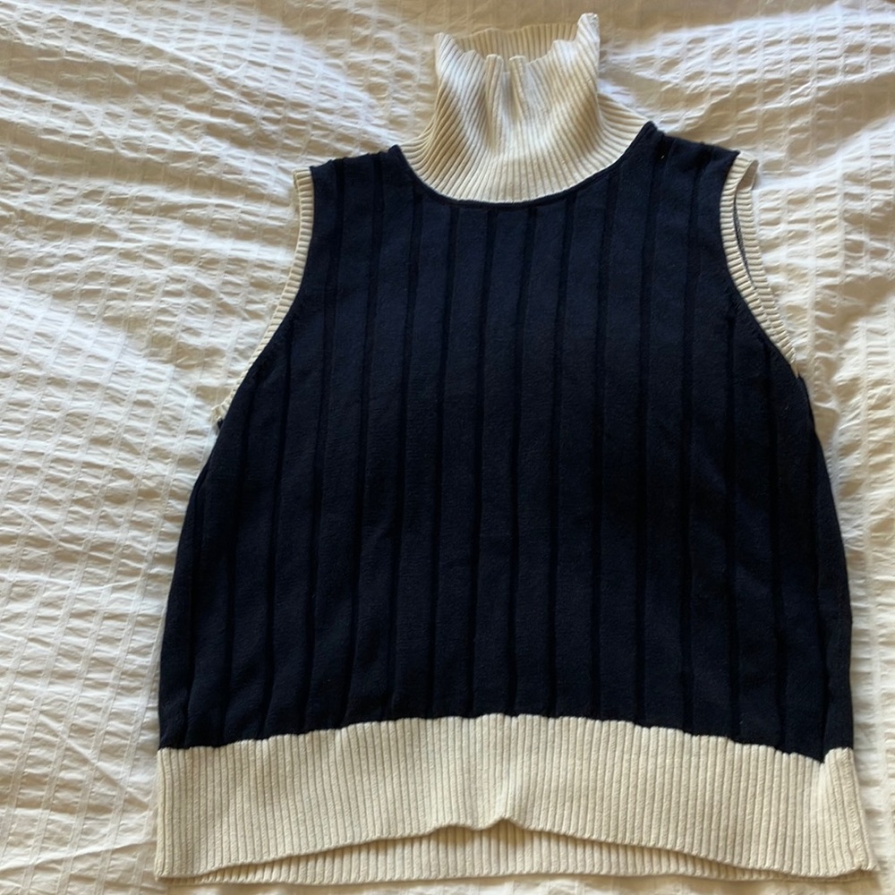 Vintage Liz Claiborne turtleneck tank 💙🤍
